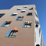 appartements neufs lyon-façade immeuble neuf ciel bleu