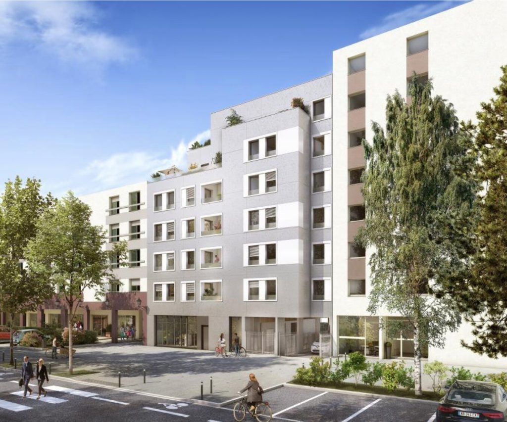programme immobilier neuf Lyon-résidence neuve arbres rue passants ciel bleu