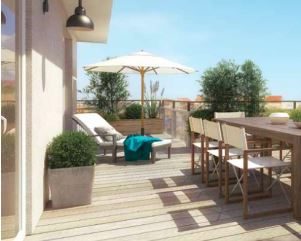 villeurbanne zone pinel-terrasse sol bois table chaises transat parasol arbustes ciel bleu