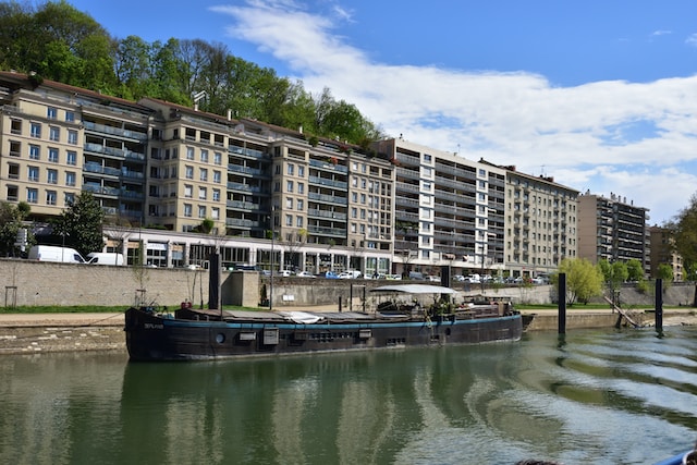 acheter un immeuble de rapport-immeubles lyonnais en bord de Saône