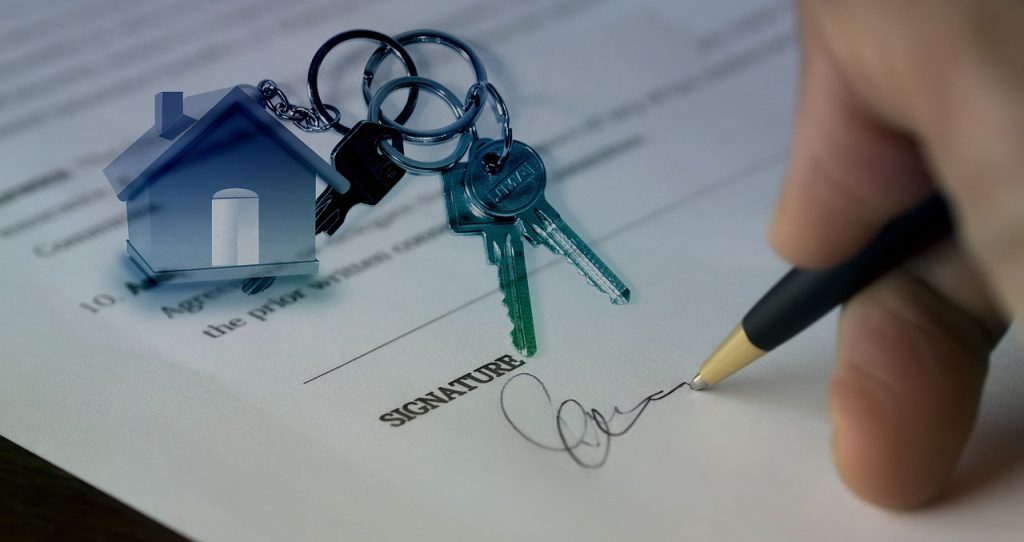 investir en nue propriété-signature de contrat trousseau de clés