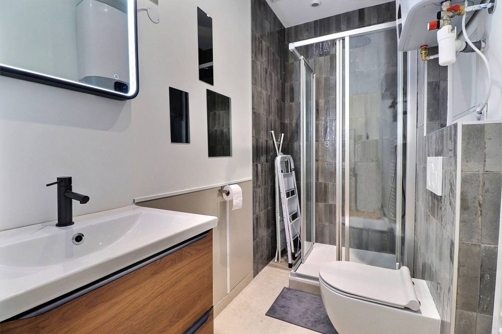 Appartement rénové avec salle de bain à Lyon 7