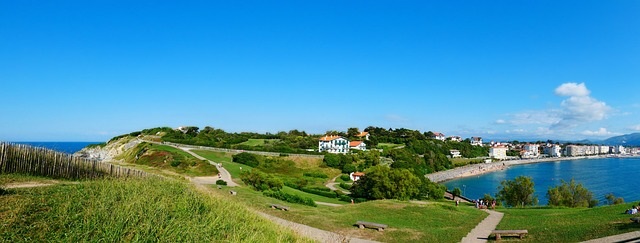 investissement residence secondaire-bord de mer-colline-ciel bleu